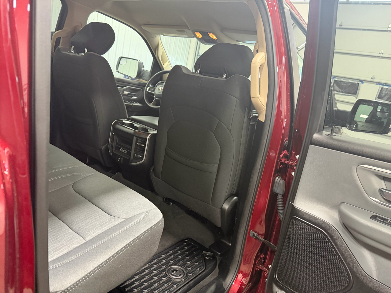 RAM 1500 Big Horn 4x4 Crew Cab 5'7" Box 2020