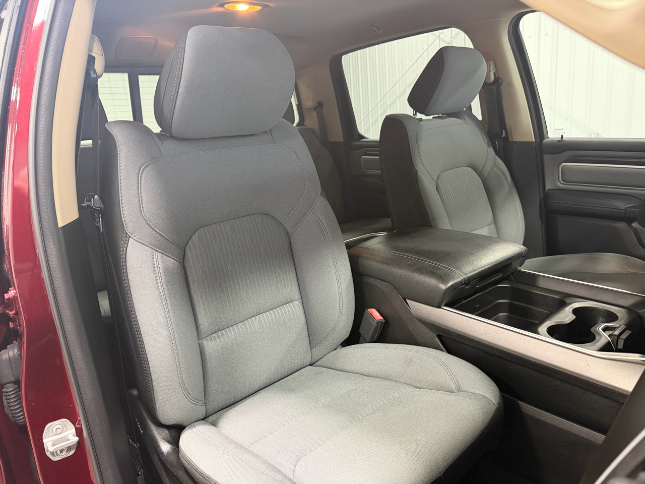 RAM 1500 Big Horn 4x4 Crew Cab 5'7" Box 2020