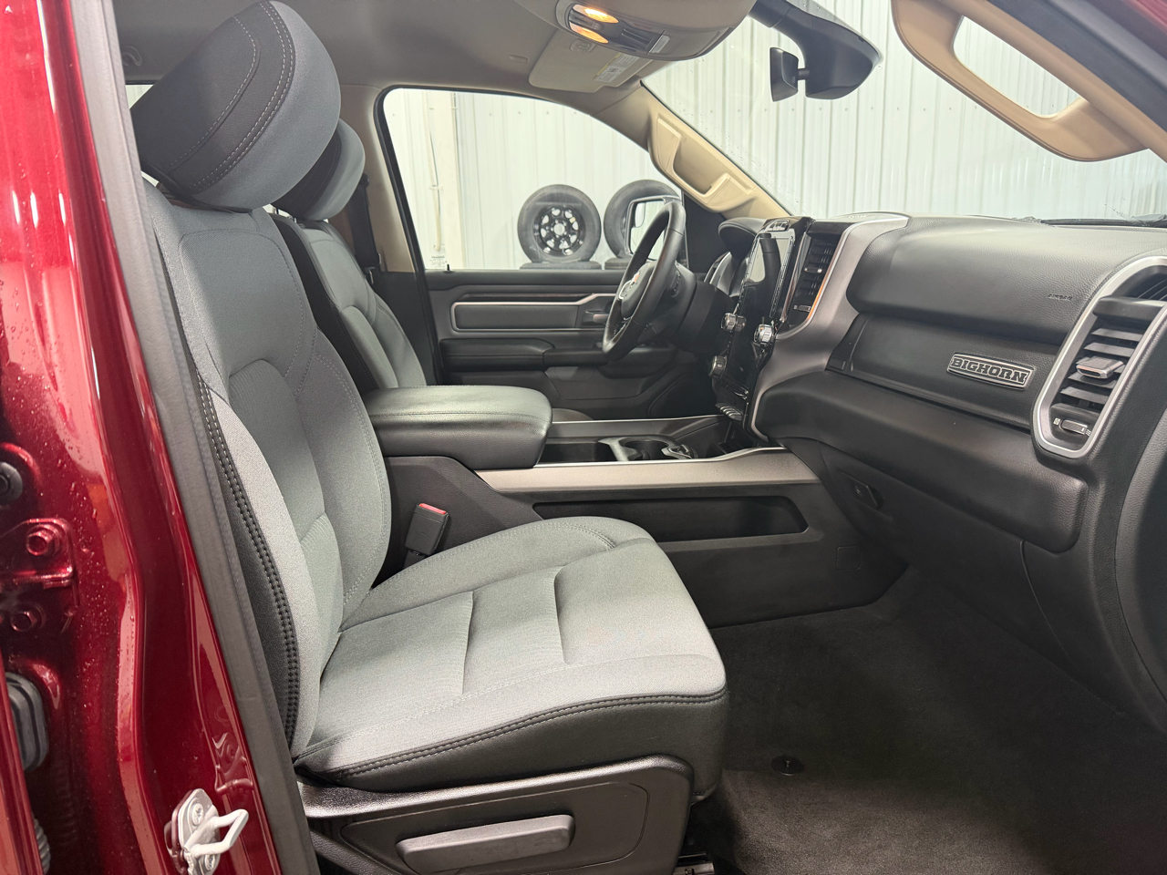 RAM 1500 Big Horn 4x4 Crew Cab 5'7" Box 2020