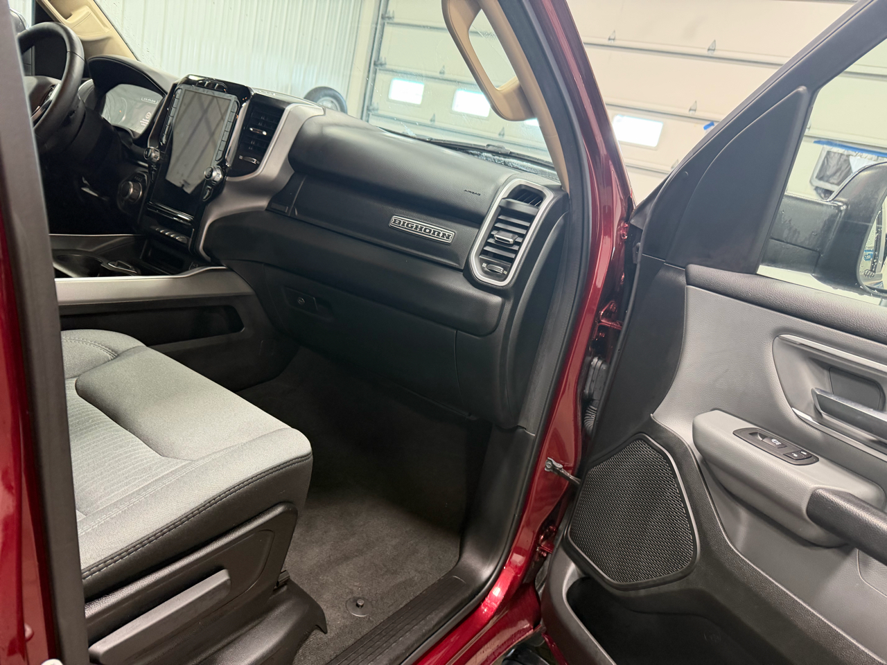 RAM 1500 Big Horn 4x4 Crew Cab 5'7" Box 2020