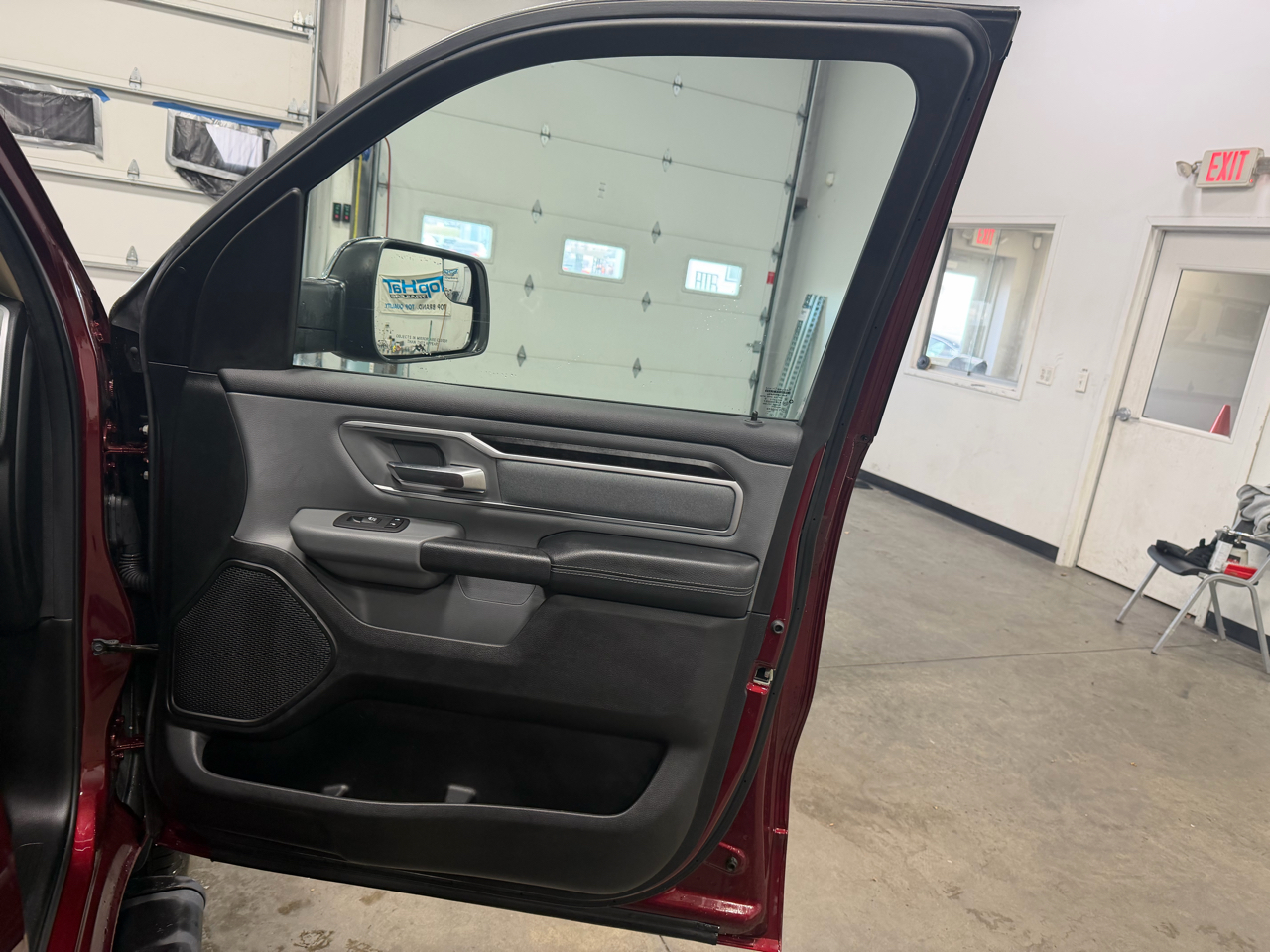 RAM 1500 Big Horn 4x4 Crew Cab 5'7" Box 2020