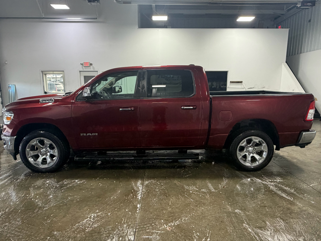 RAM 1500 Big Horn 4x4 Crew Cab 5'7" Box 2020