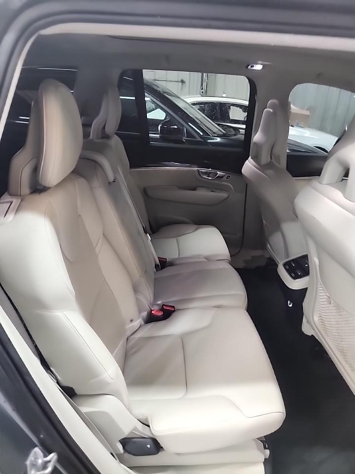 Volvo XC90 T6 AWD 7-Passenger Momentum 2018