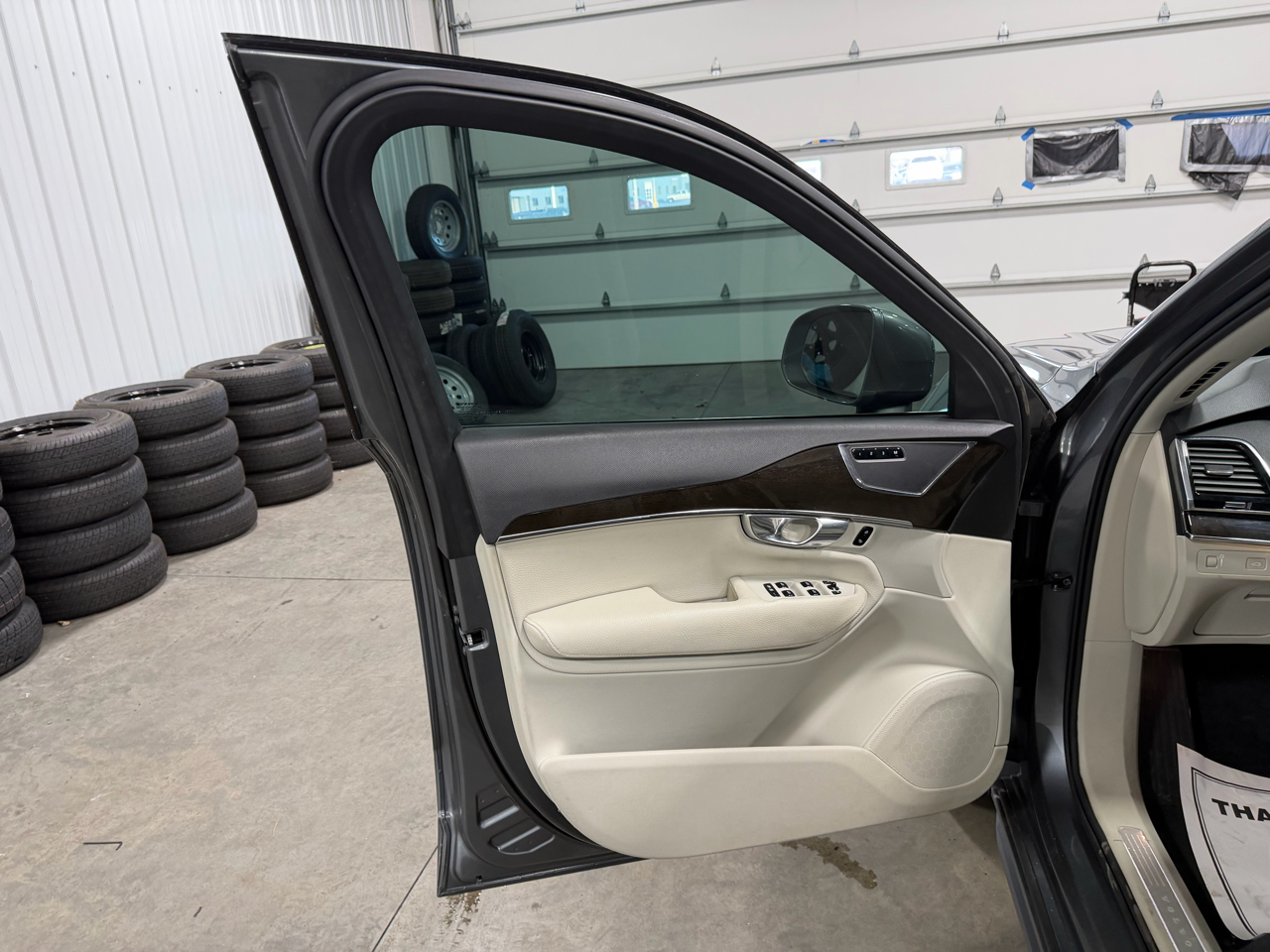 Volvo XC90 T6 AWD 7-Passenger Momentum 2018