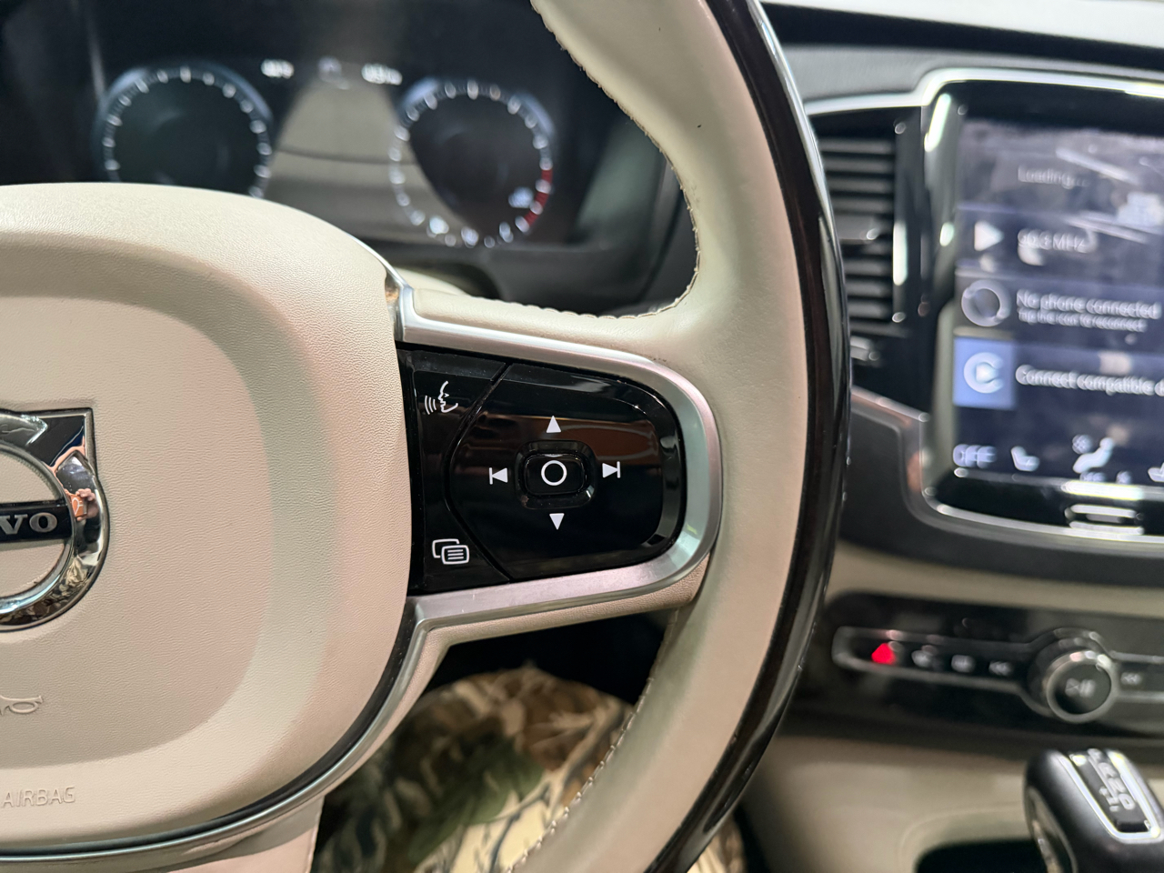 Volvo XC90 T6 AWD 7-Passenger Momentum 2018