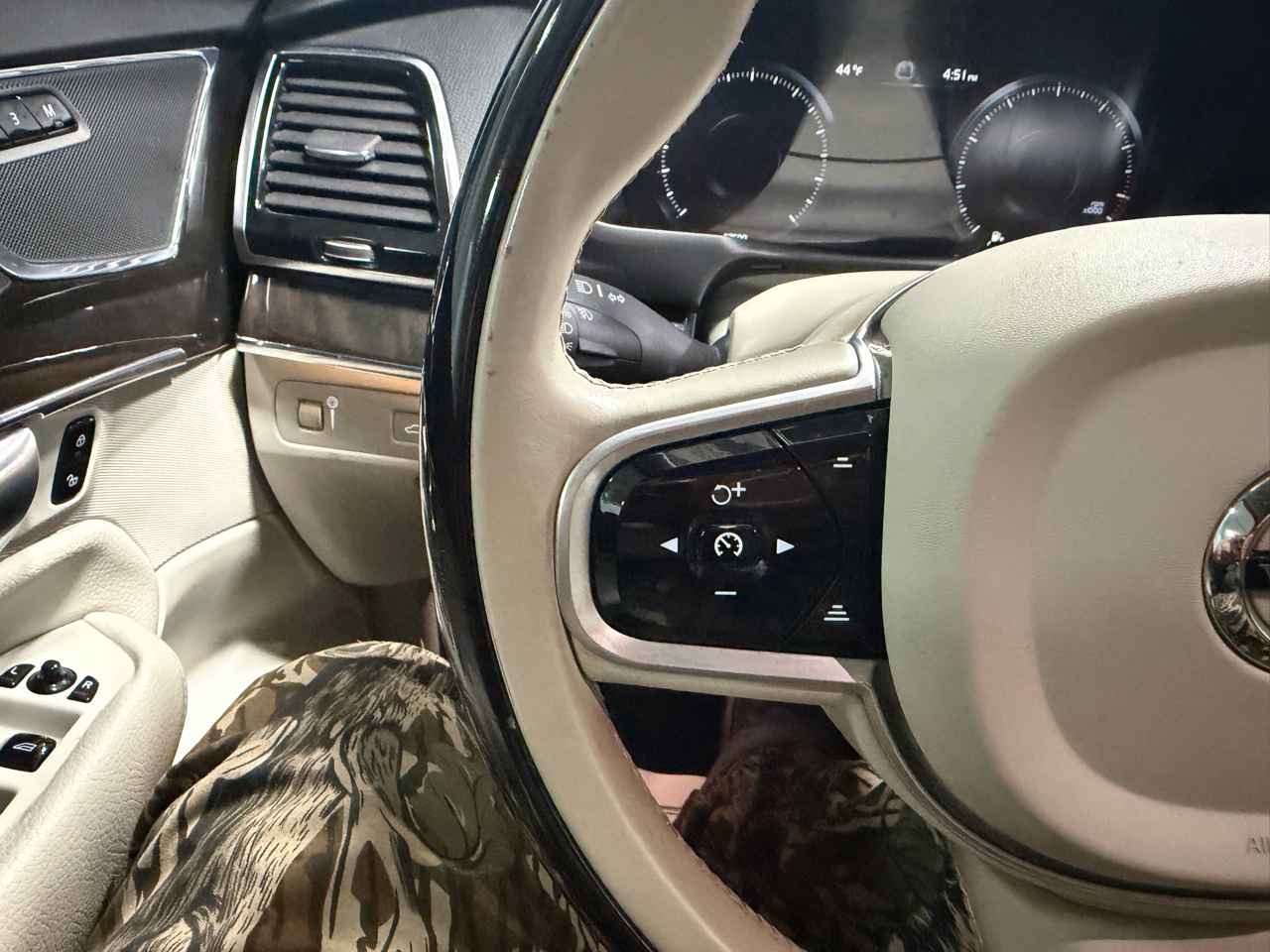 Volvo XC90 T6 AWD 7-Passenger Momentum 2018