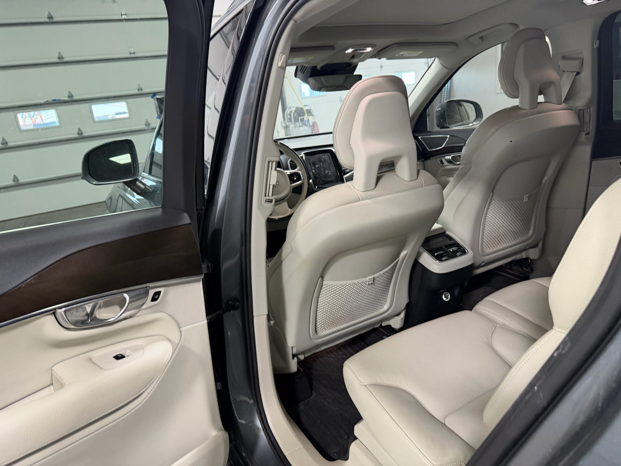 Volvo XC90 T6 AWD 7-Passenger Momentum 2018