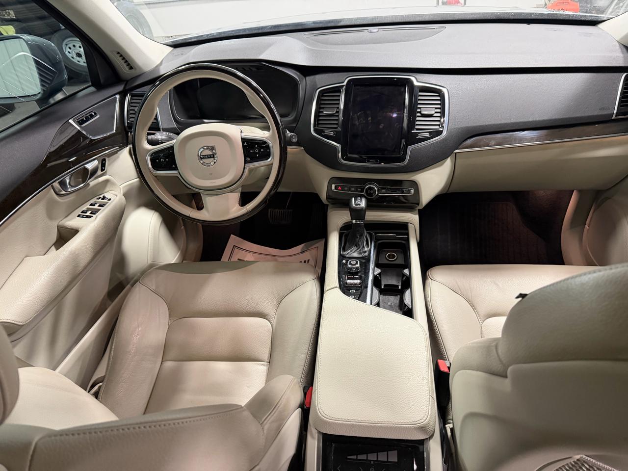 Volvo XC90 T6 AWD 7-Passenger Momentum 2018