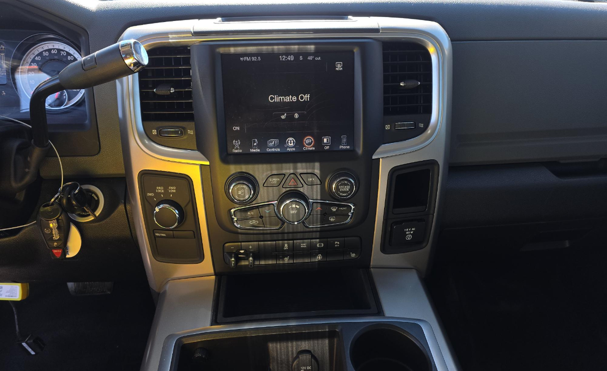 RAM 2500 4WD Crew Cab 149" Lone Star 2015