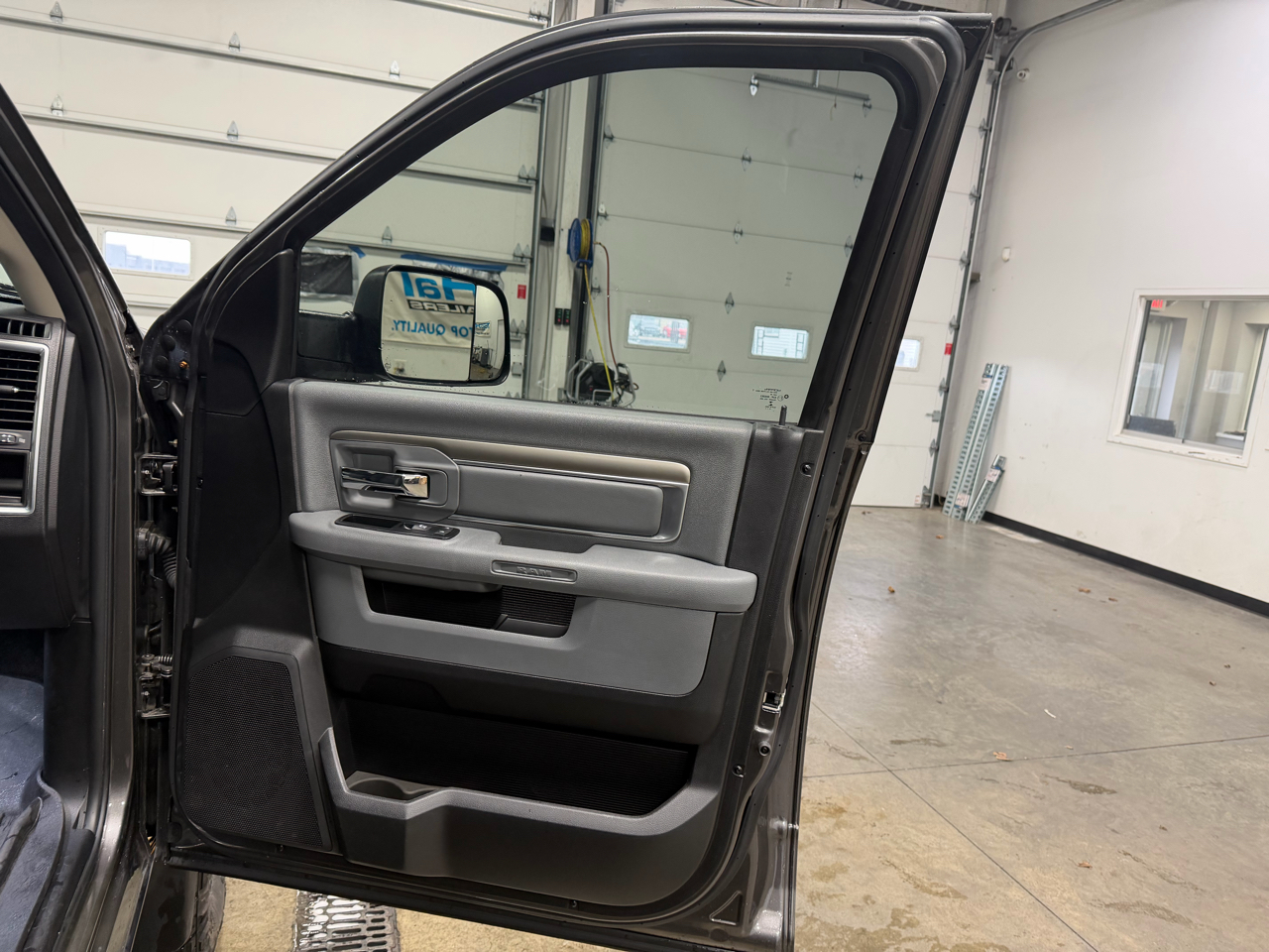 RAM 2500 4WD Crew Cab 149" Lone Star 2015