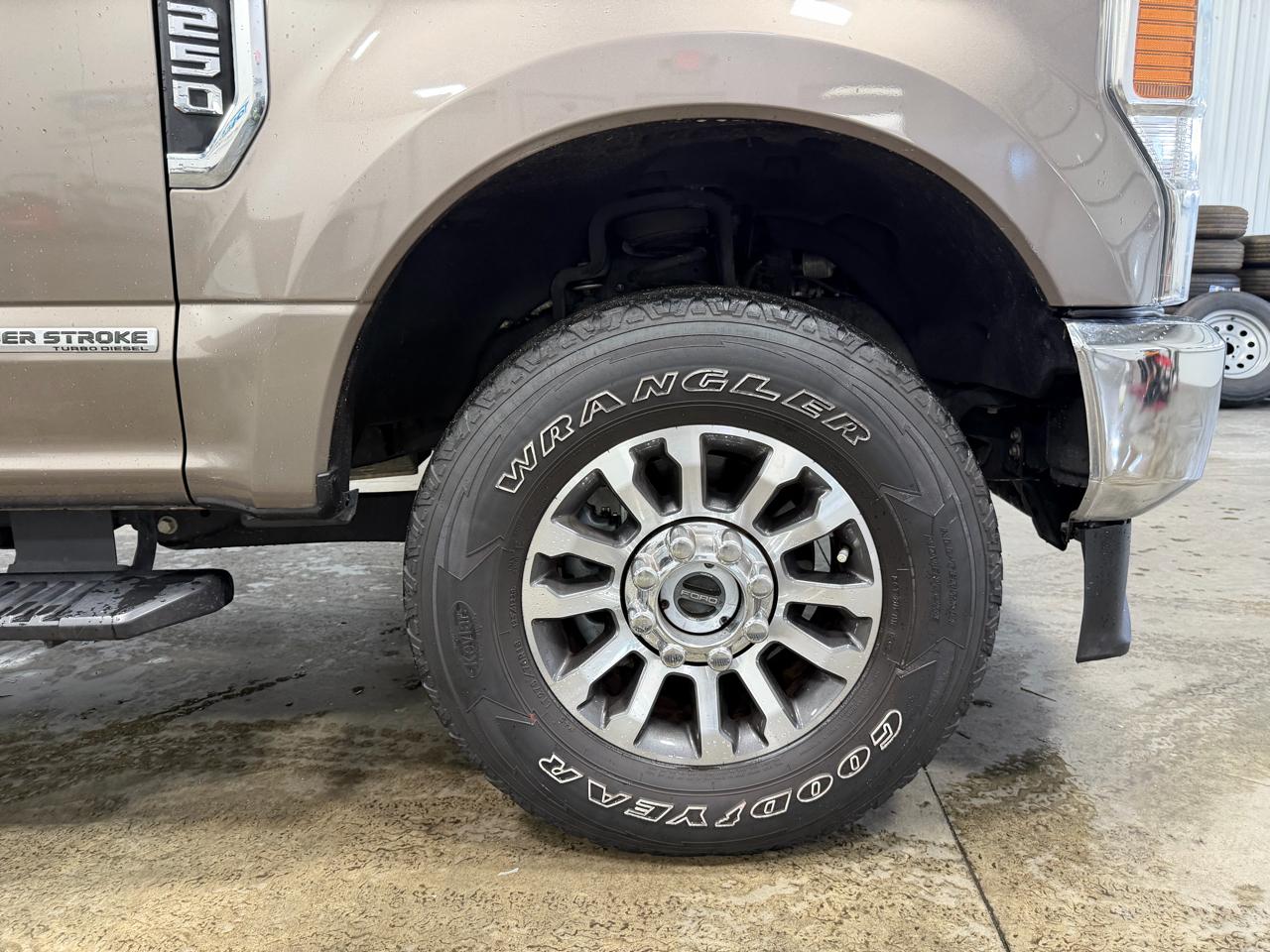 Ford Super Duty F-250 SRW XLT 4WD Crew Cab 8' Box 2020