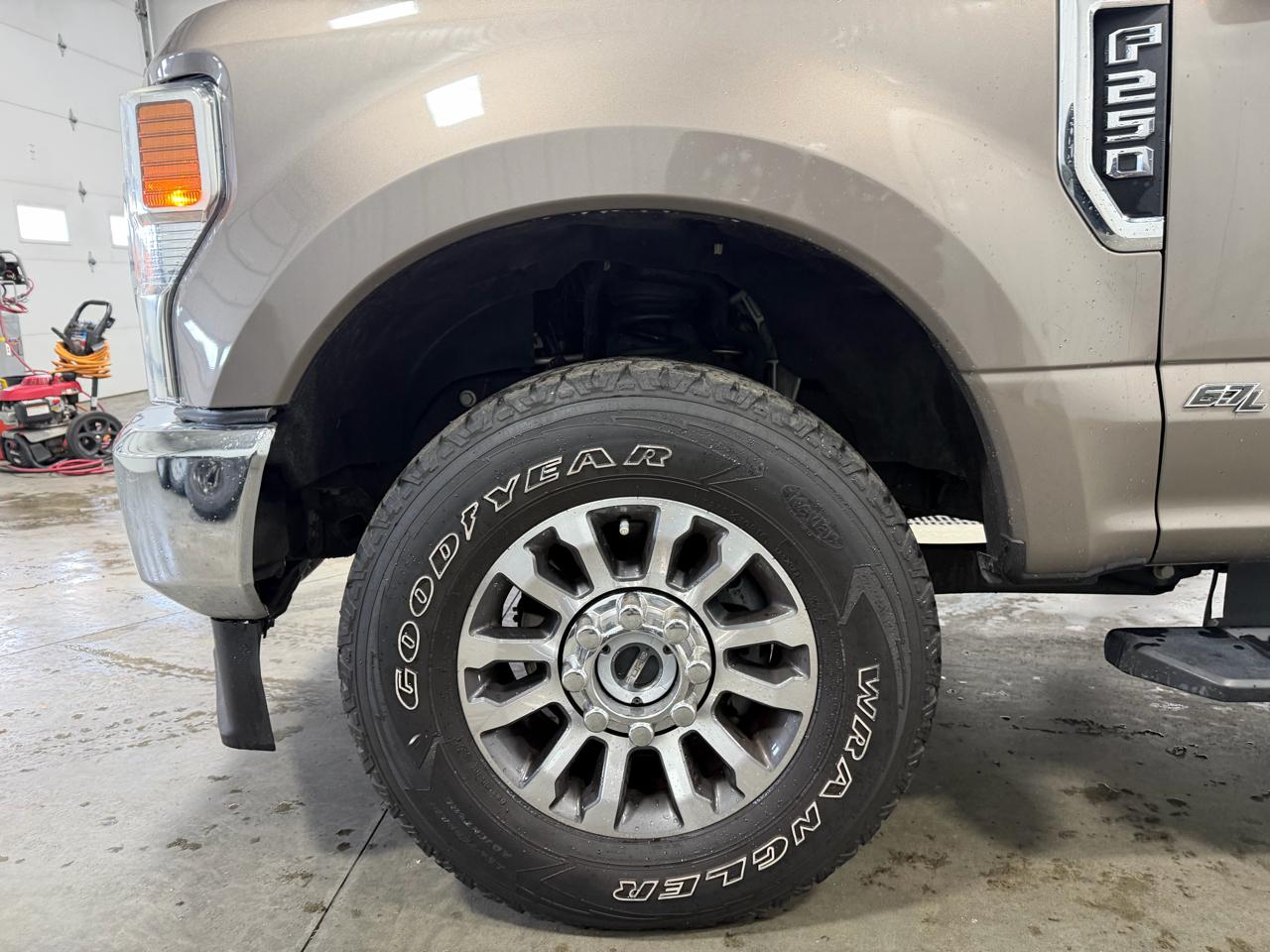 Ford Super Duty F-250 SRW XLT 4WD Crew Cab 8' Box 2020