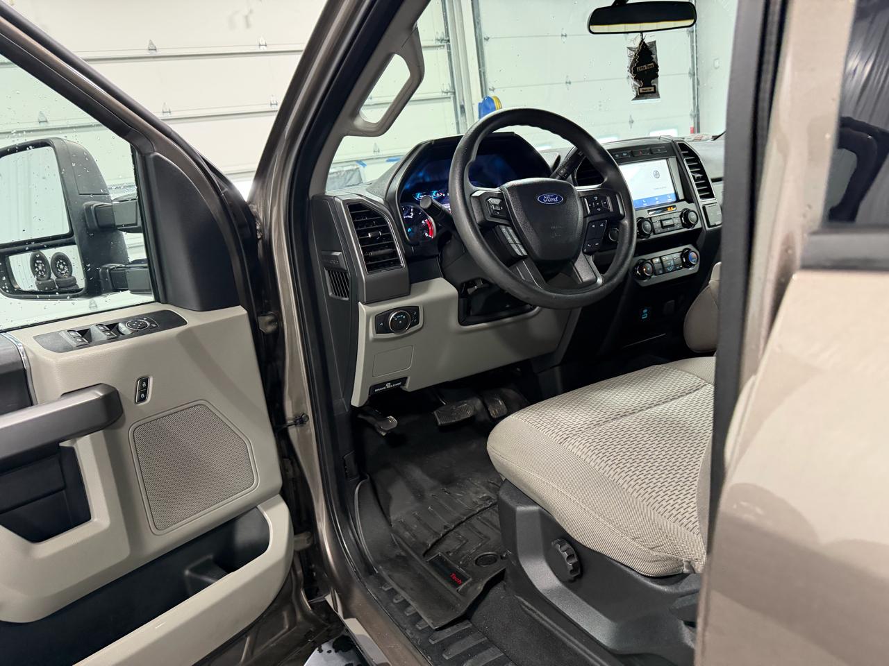 Ford Super Duty F-250 SRW XLT 4WD Crew Cab 8' Box 2020