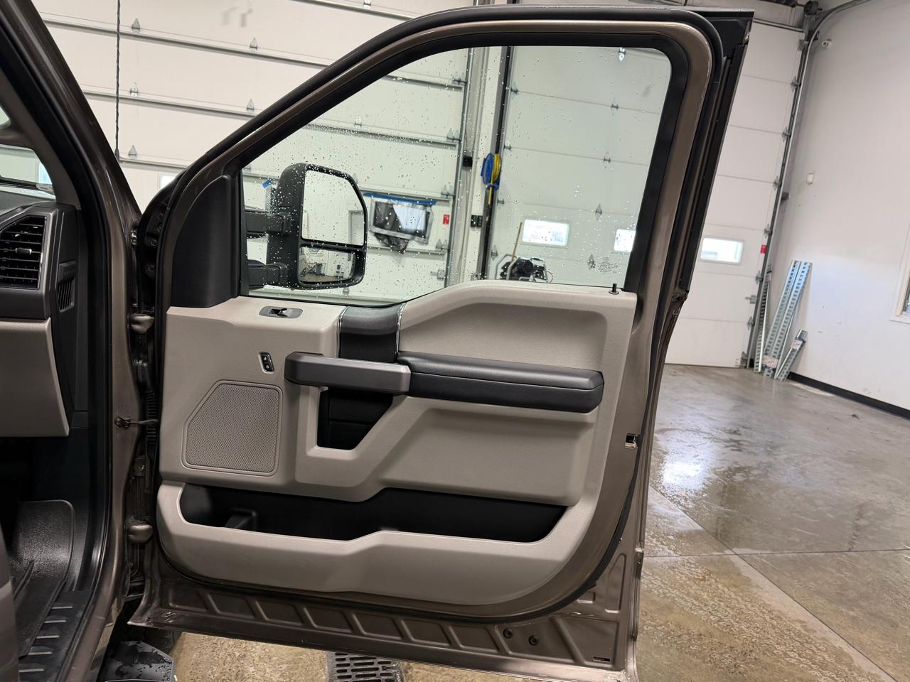 Ford Super Duty F-250 SRW XLT 4WD Crew Cab 8' Box 2020