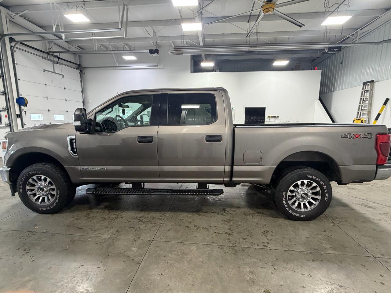 Ford Super Duty F-250 SRW XLT 4WD Crew Cab 8' Box 2020