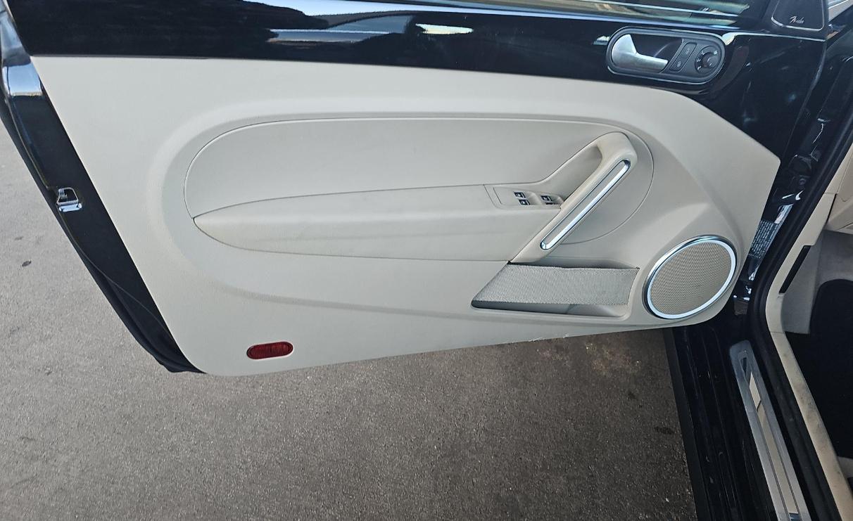 Volkswagen Beetle Convertible 2dr DSG 2.0T R-Line 2014