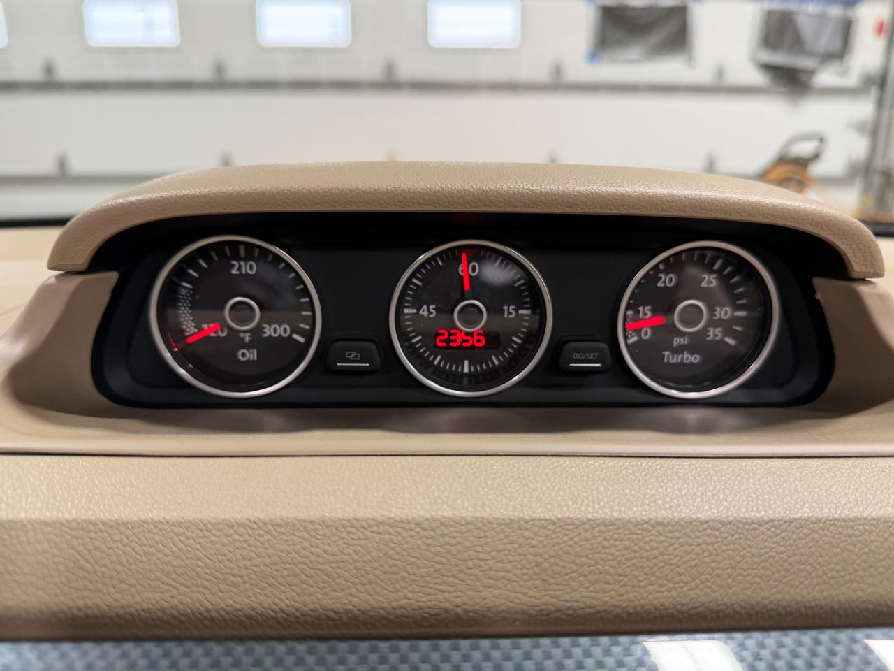 Volkswagen Beetle Convertible 2dr DSG 2.0T R-Line 2014