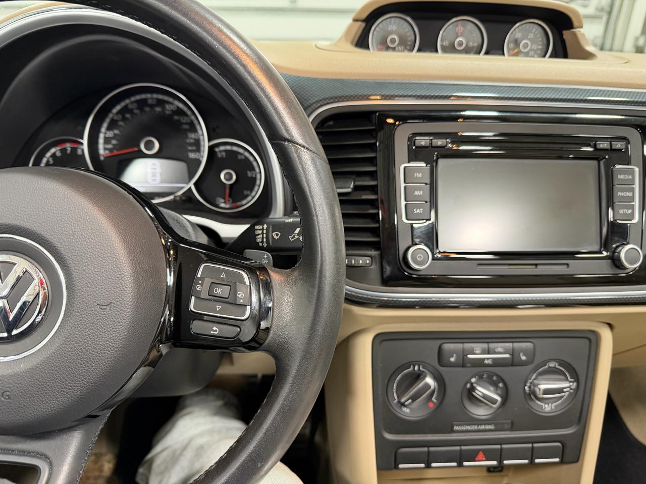 Volkswagen Beetle Convertible 2dr DSG 2.0T R-Line 2014