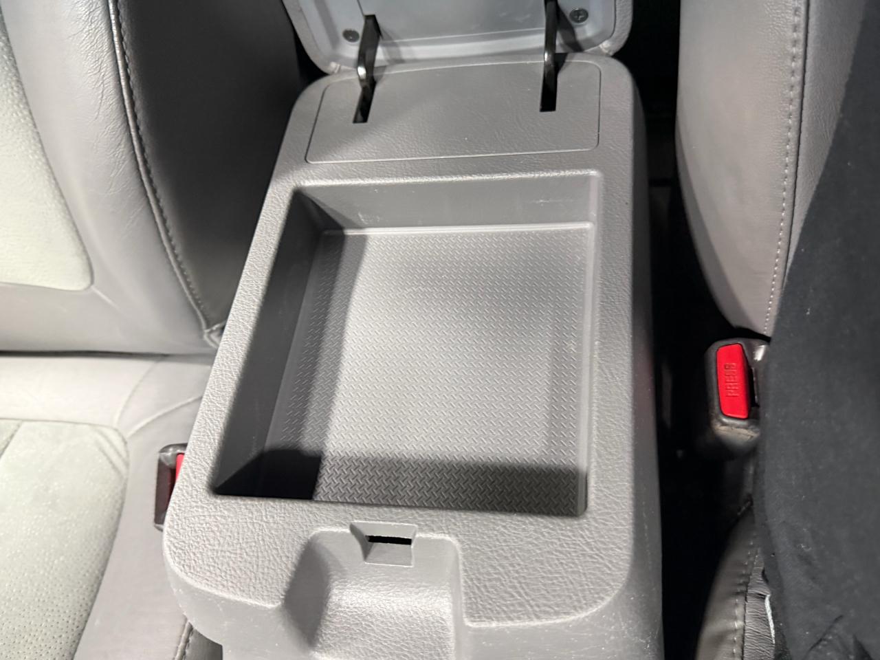 Hyundai Santa Fe FWD 4dr V6 SE 2012