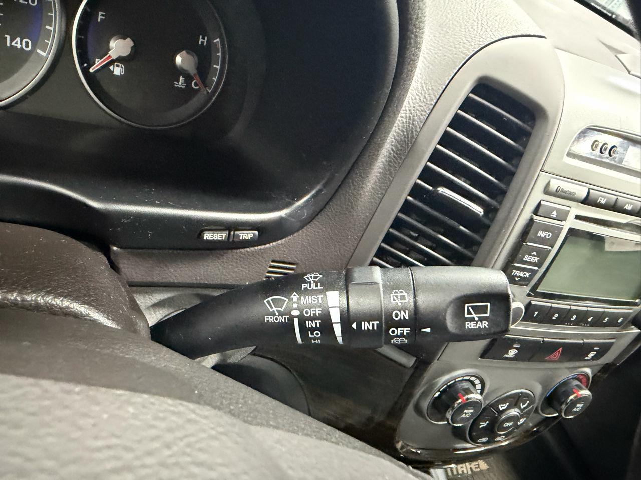 Hyundai Santa Fe FWD 4dr V6 SE 2012