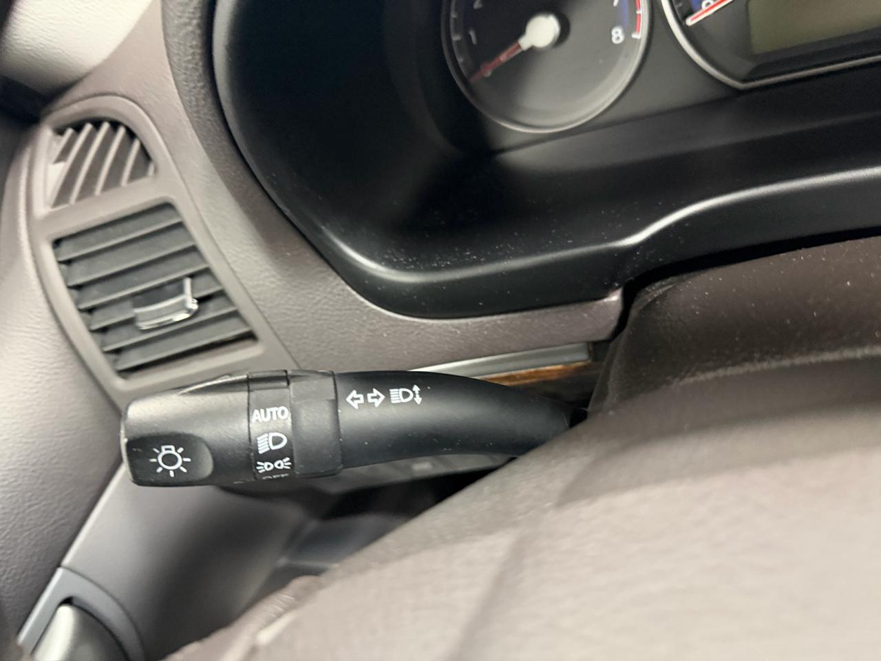 Hyundai Santa Fe FWD 4dr V6 SE 2012