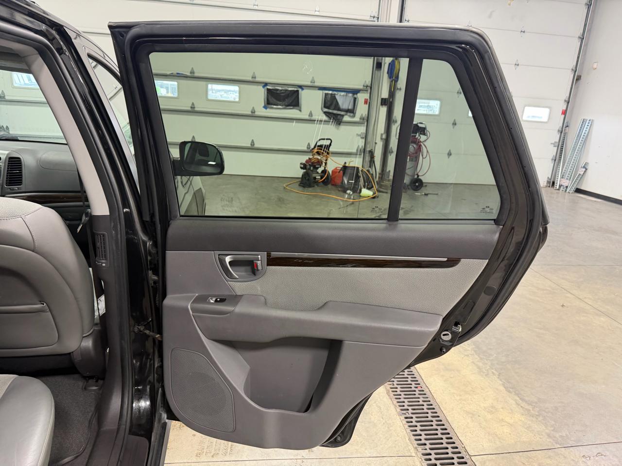 Hyundai Santa Fe FWD 4dr V6 SE 2012