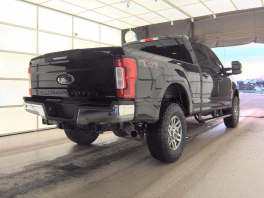 Ford Super Duty F-250 SRW Lariat 4WD Crew Cab 8' Box 2017