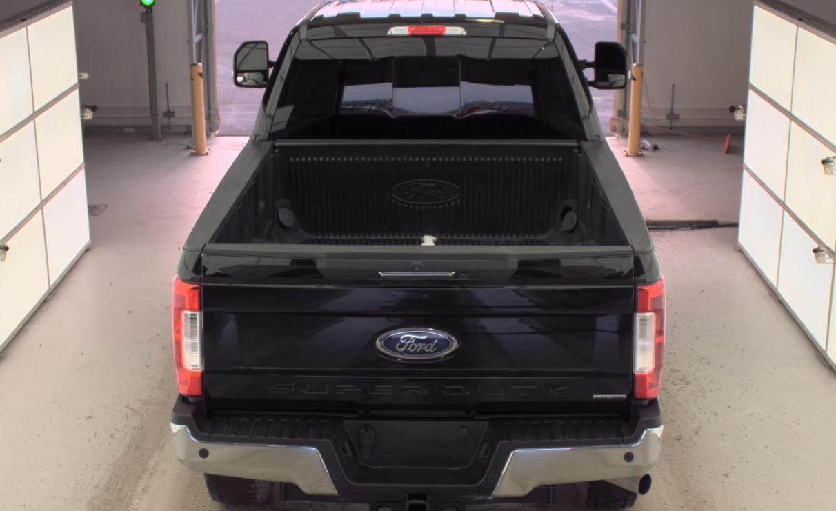 Ford Super Duty F-250 SRW Lariat 4WD Crew Cab 8' Box 2017