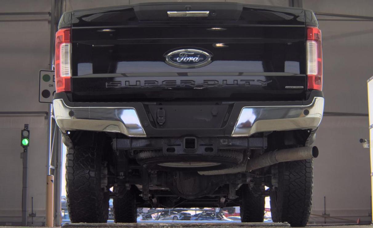 Ford Super Duty F-250 SRW Lariat 4WD Crew Cab 8' Box 2017