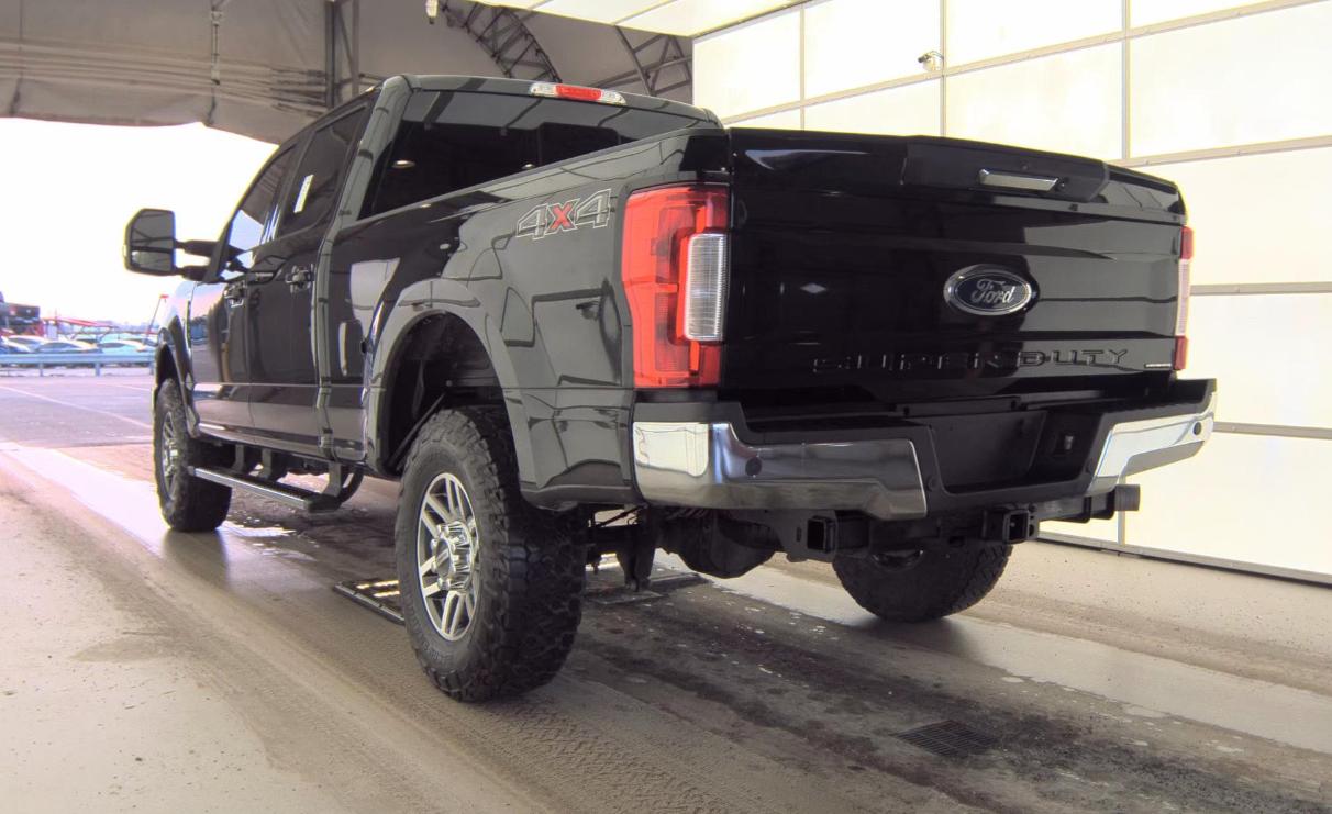 Ford Super Duty F-250 SRW Lariat 4WD Crew Cab 8' Box 2017