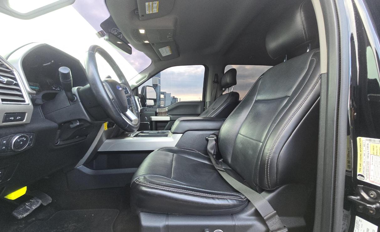 Ford Super Duty F-250 SRW Lariat 4WD Crew Cab 8' Box 2017