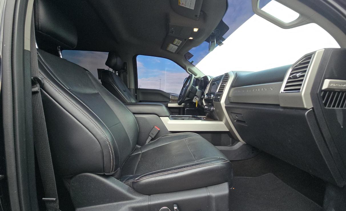 Ford Super Duty F-250 SRW Lariat 4WD Crew Cab 8' Box 2017