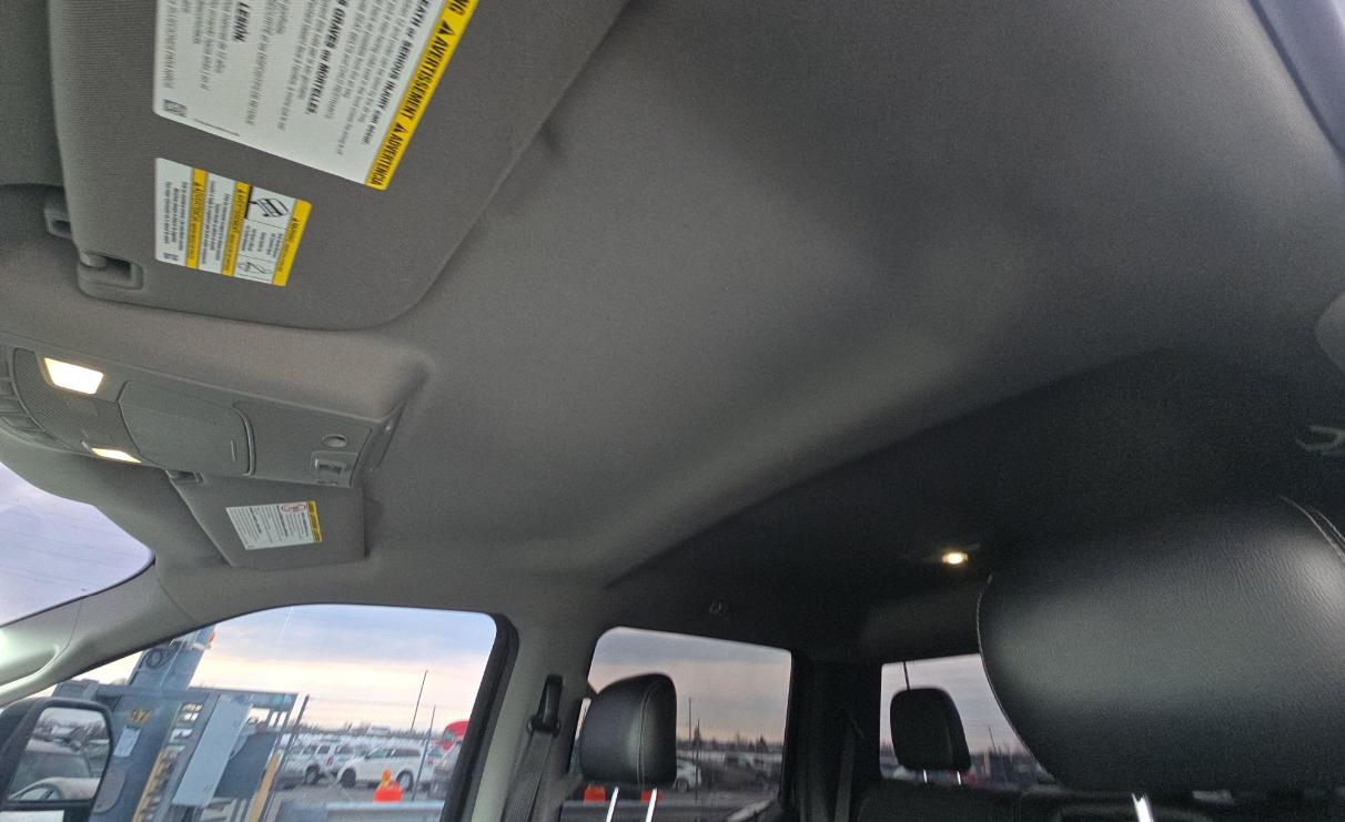 Ford Super Duty F-250 SRW Lariat 4WD Crew Cab 8' Box 2017