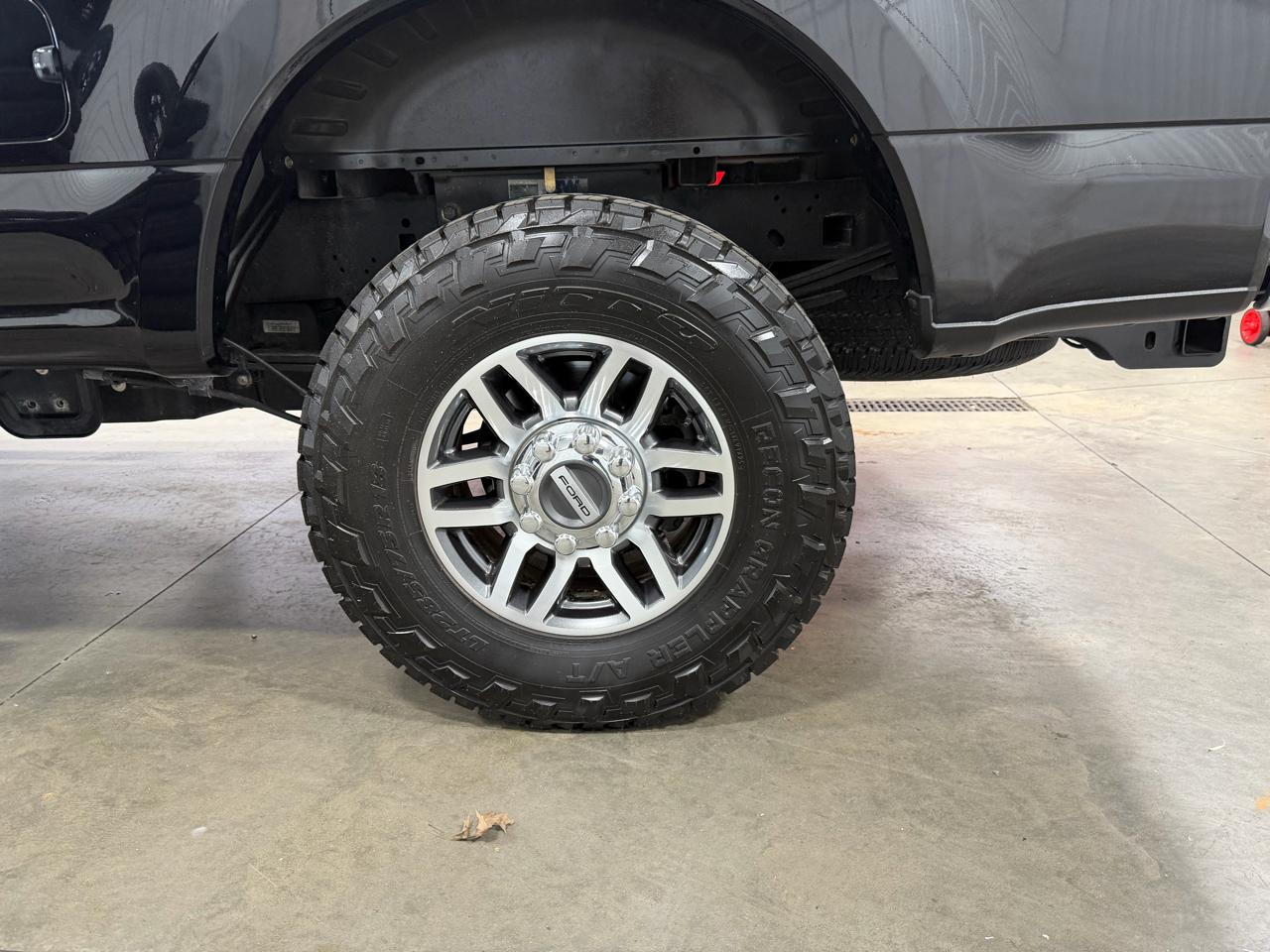 Ford Super Duty F-250 SRW Lariat 4WD Crew Cab 8' Box 2017