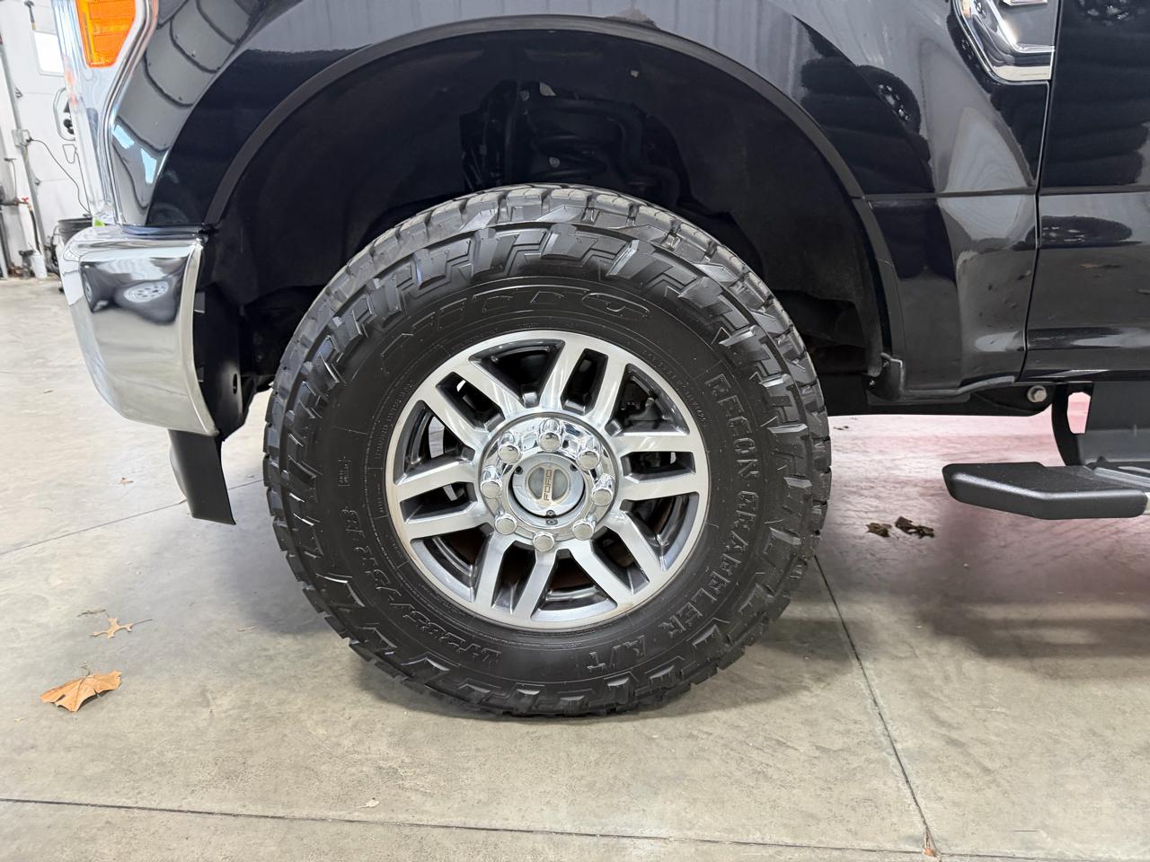 Ford Super Duty F-250 SRW Lariat 4WD Crew Cab 8' Box 2017