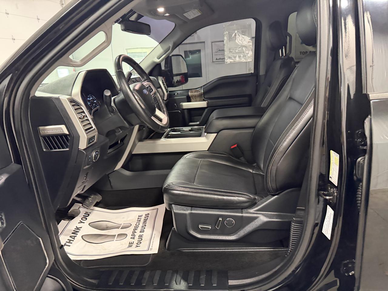 Ford Super Duty F-250 SRW Lariat 4WD Crew Cab 8' Box 2017