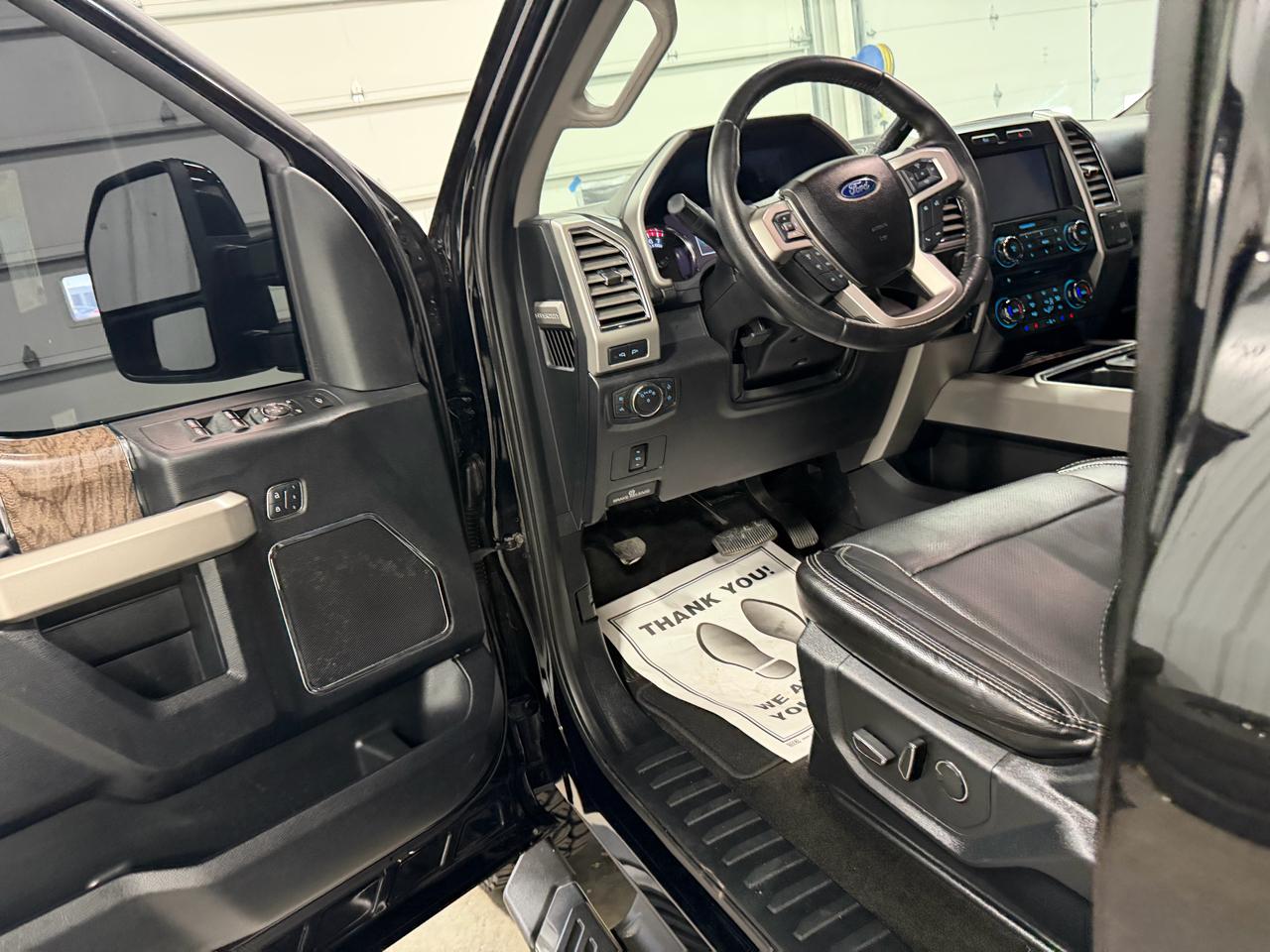 Ford Super Duty F-250 SRW Lariat 4WD Crew Cab 8' Box 2017