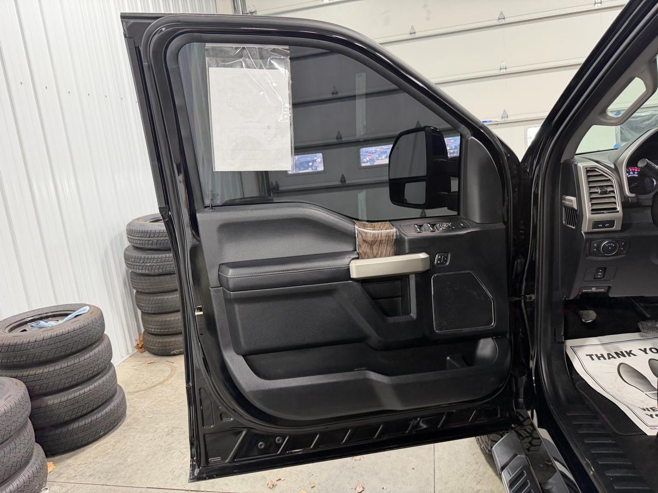 Ford Super Duty F-250 SRW Lariat 4WD Crew Cab 8' Box 2017