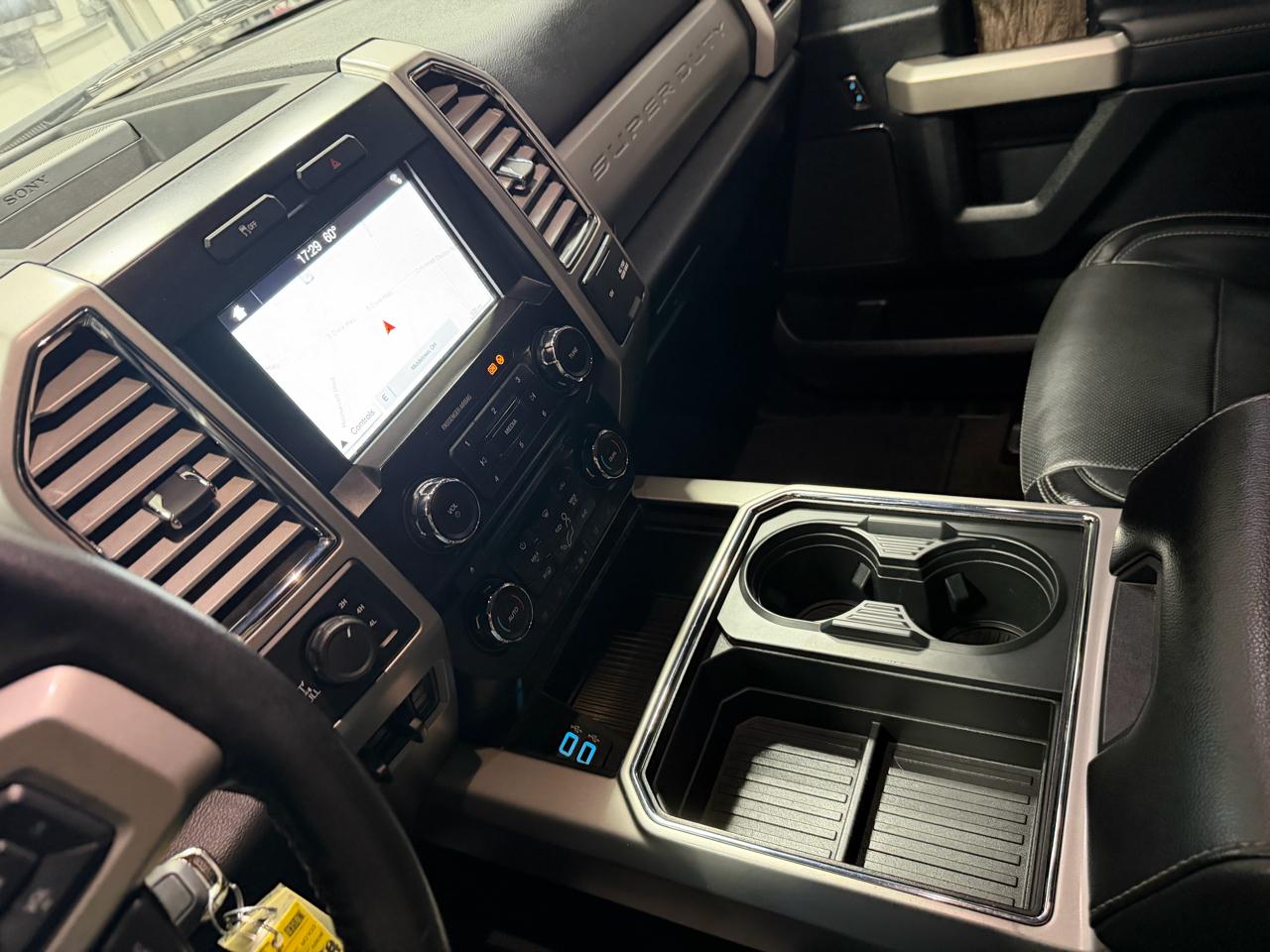 Ford Super Duty F-250 SRW Lariat 4WD Crew Cab 8' Box 2017