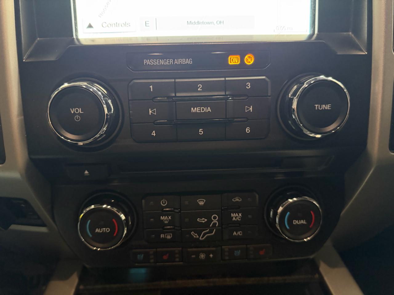 Ford Super Duty F-250 SRW Lariat 4WD Crew Cab 8' Box 2017