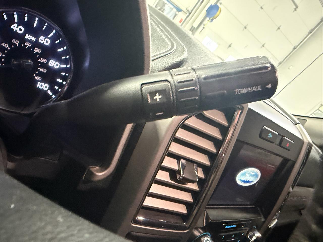 Ford Super Duty F-250 SRW Lariat 4WD Crew Cab 8' Box 2017