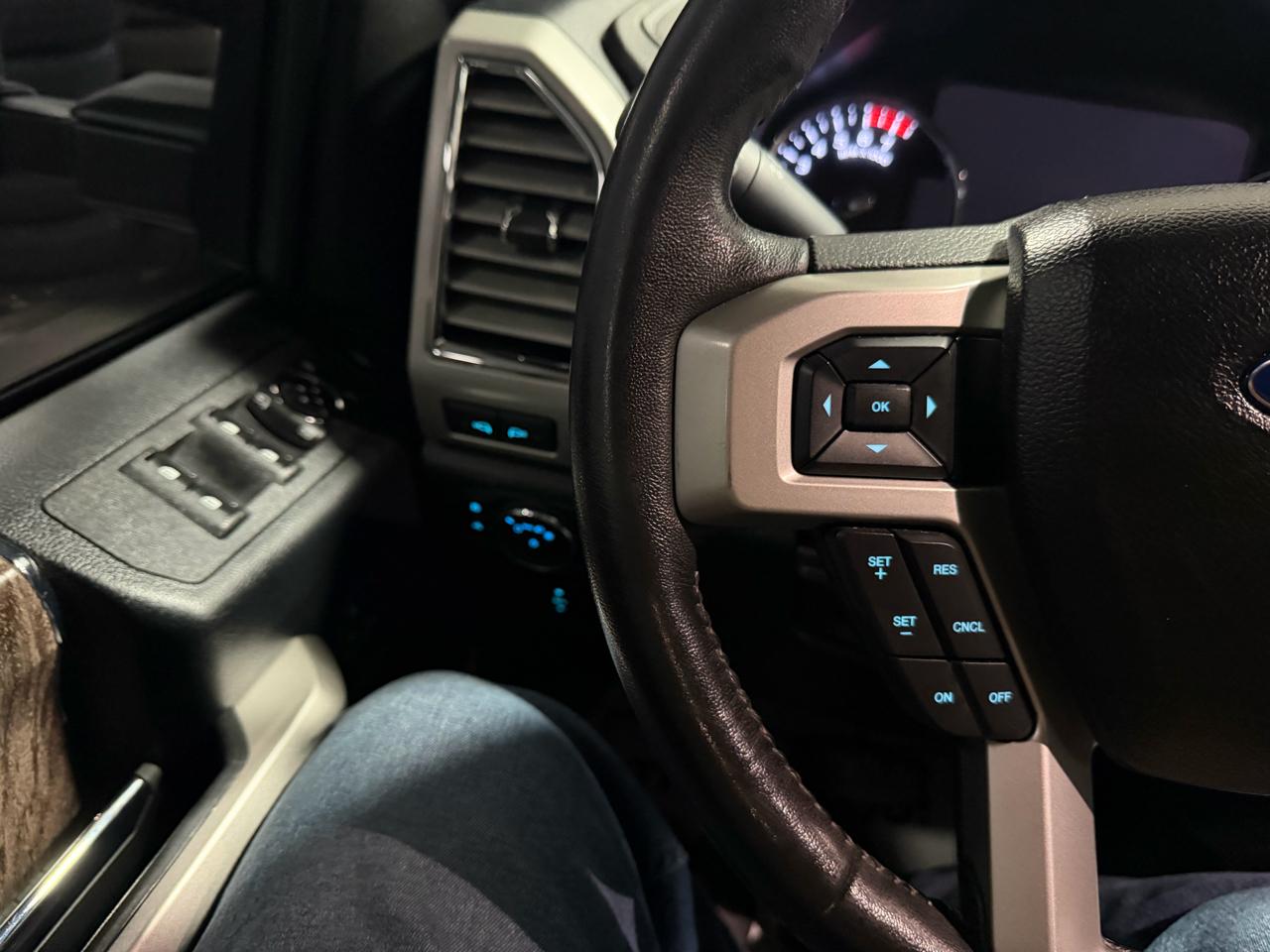 Ford Super Duty F-250 SRW Lariat 4WD Crew Cab 8' Box 2017