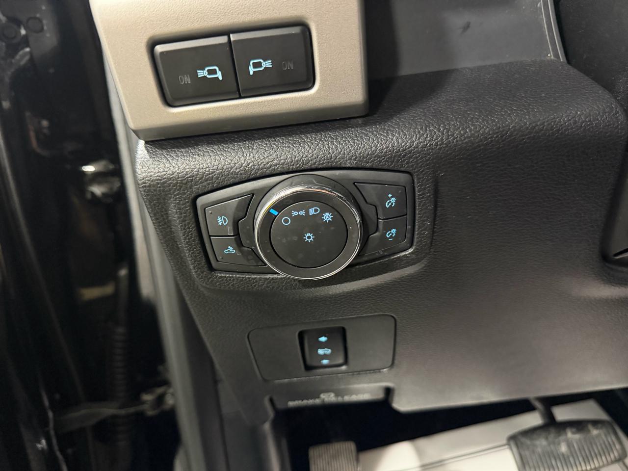 Ford Super Duty F-250 SRW Lariat 4WD Crew Cab 8' Box 2017