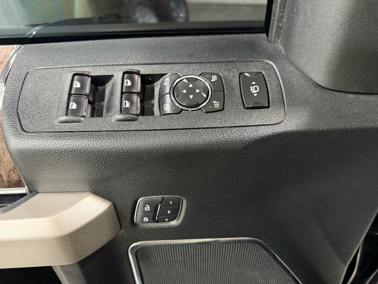 Ford Super Duty F-250 SRW Lariat 4WD Crew Cab 8' Box 2017