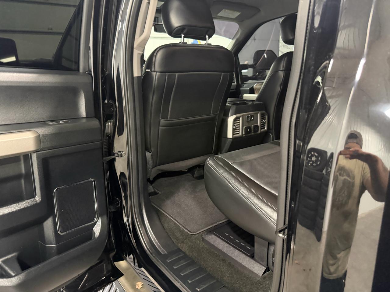 Ford Super Duty F-250 SRW Lariat 4WD Crew Cab 8' Box 2017