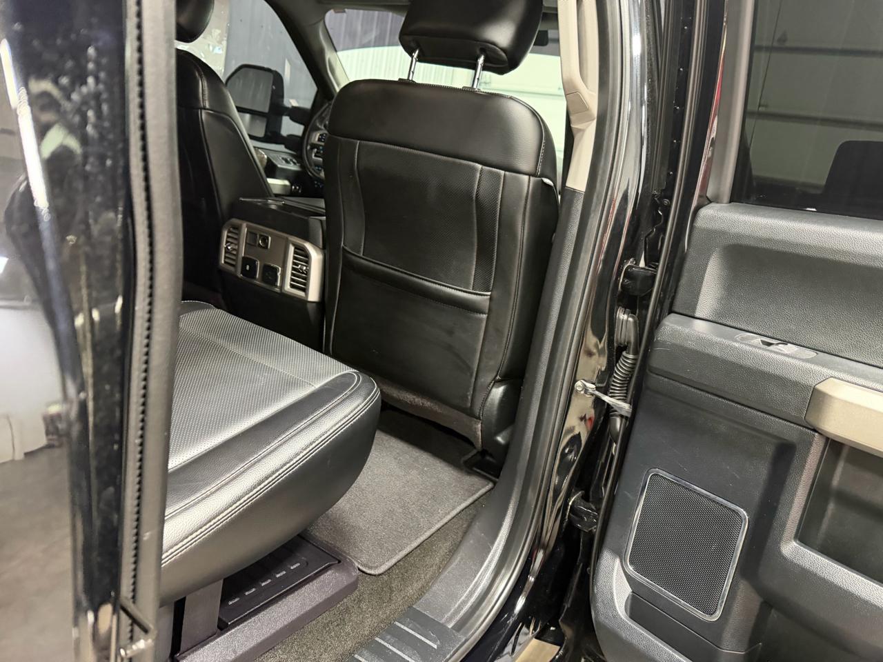 Ford Super Duty F-250 SRW Lariat 4WD Crew Cab 8' Box 2017