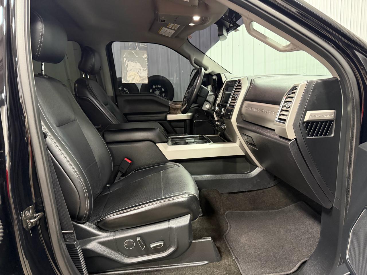 Ford Super Duty F-250 SRW Lariat 4WD Crew Cab 8' Box 2017