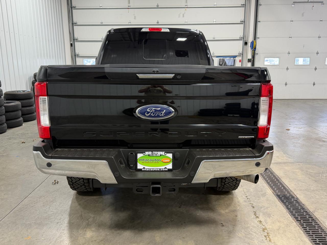 Ford Super Duty F-250 SRW Lariat 4WD Crew Cab 8' Box 2017