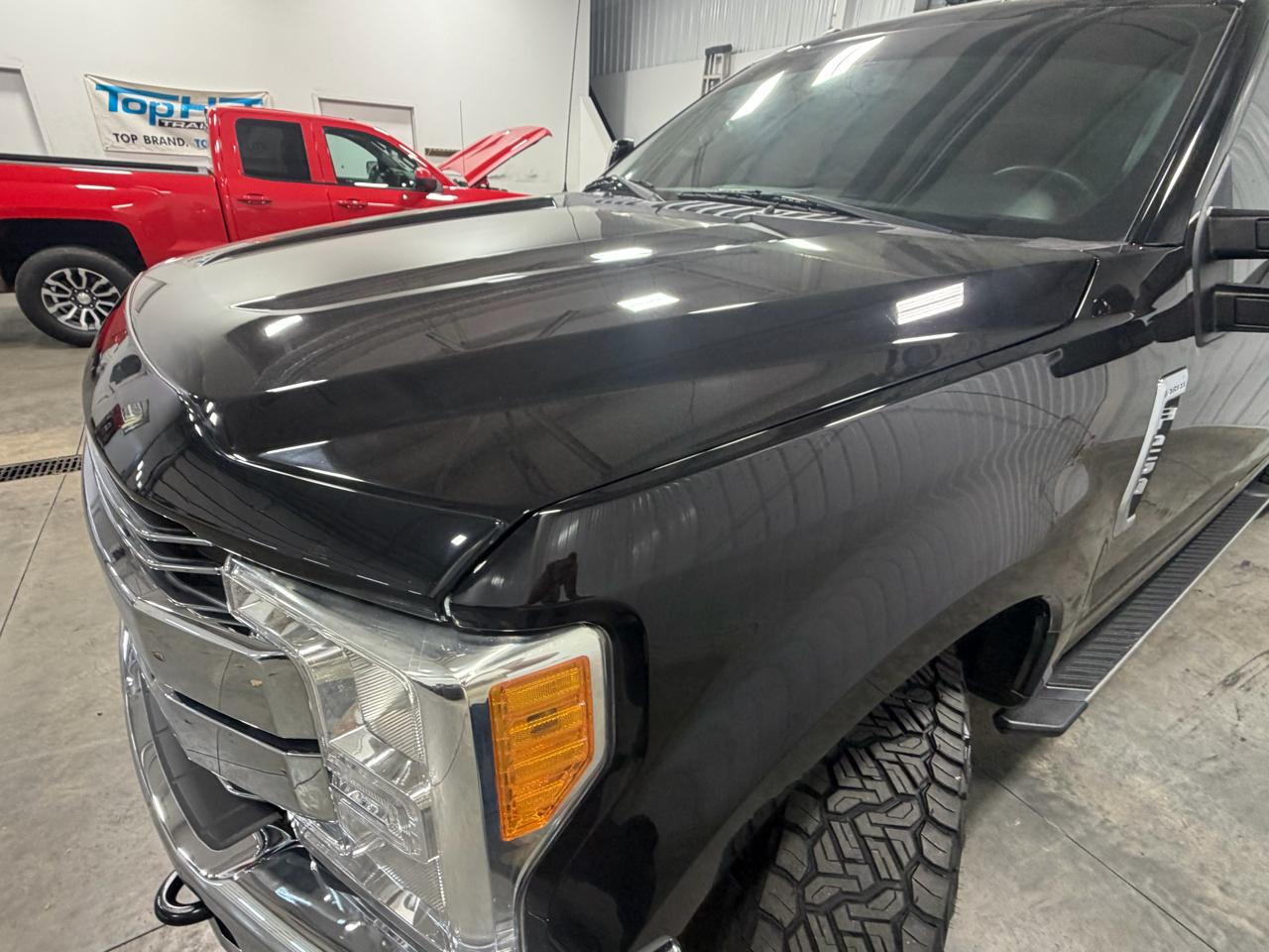 Ford Super Duty F-250 SRW Lariat 4WD Crew Cab 8' Box 2017