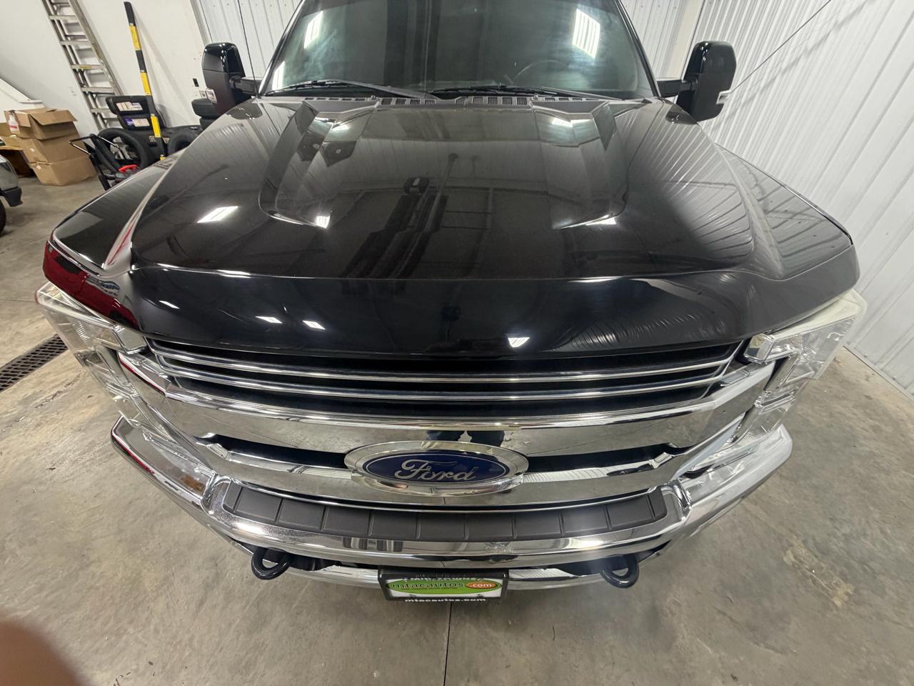 Ford Super Duty F-250 SRW Lariat 4WD Crew Cab 8' Box 2017